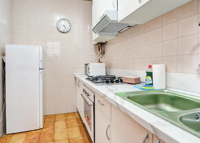 Lejlighed Charming Patio By Hello Homes